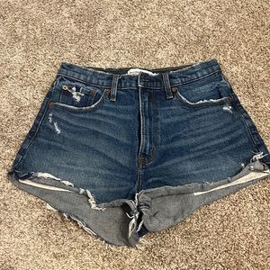 Abercrombie high rise mom short